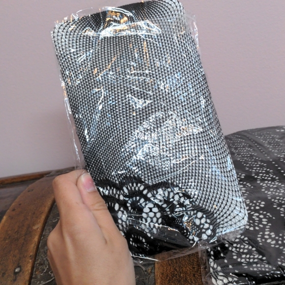 New fishnet stockings - Picture 2 of 2